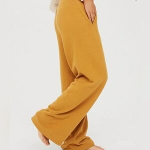 OFFLINE By Aerie Throw-Back Fleece Wide-Leg Pants in Honey, Size XS